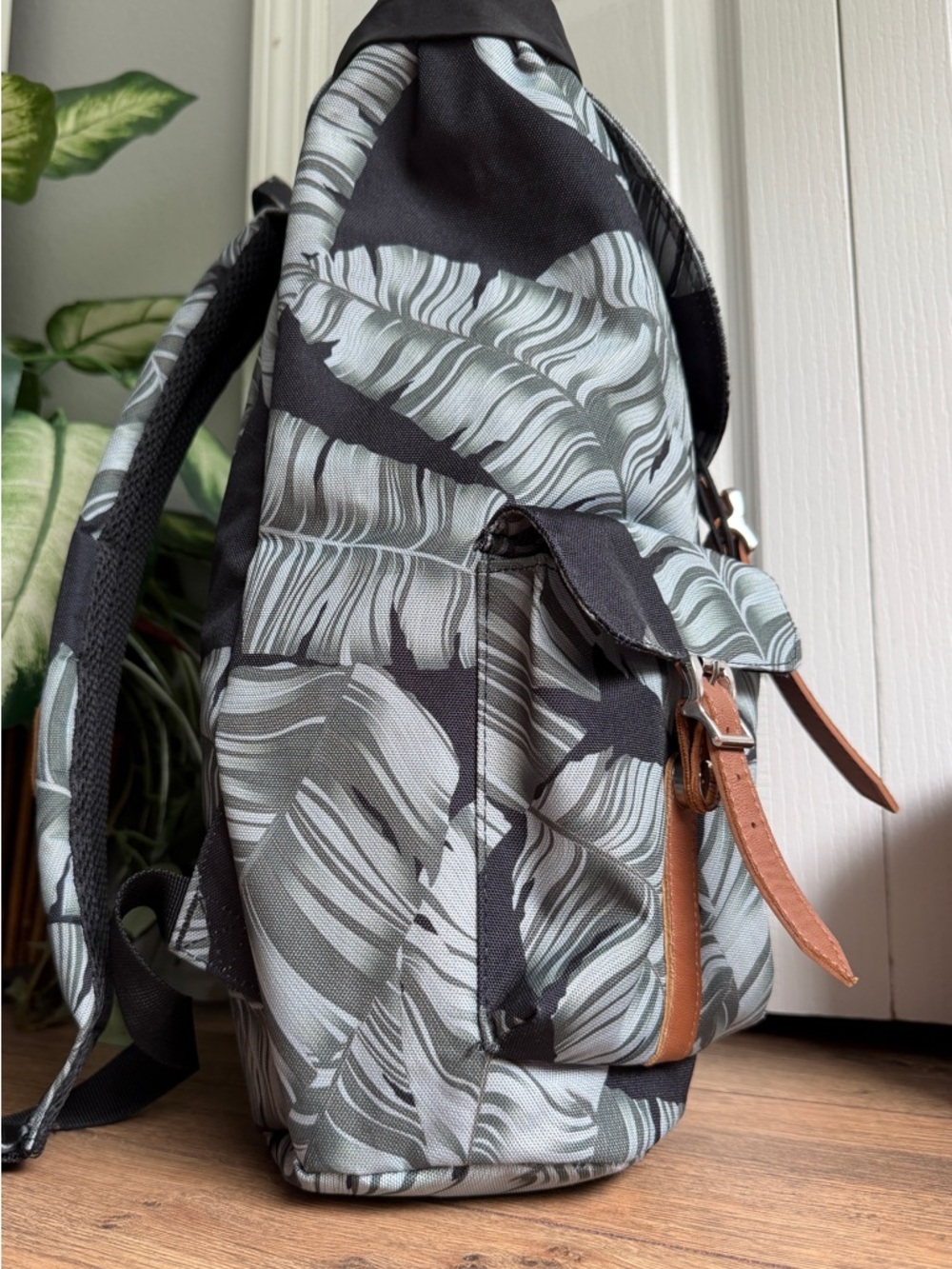 The Herschel Supply Co. Dawson Tropical Retreat Unisex Backpack - School Bag - Picture 10 of 15